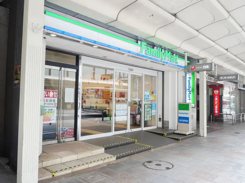 コンビニまで徒歩3分です☆