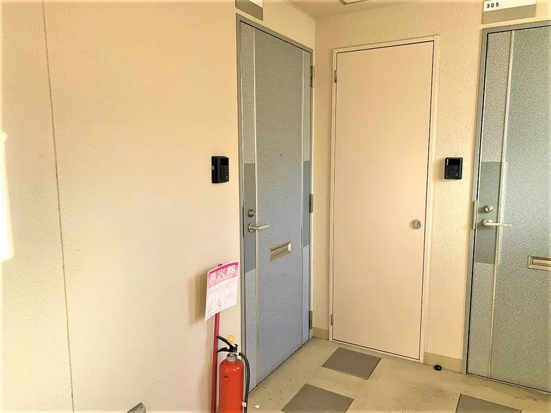 3階南向きベランダの端部屋です☆