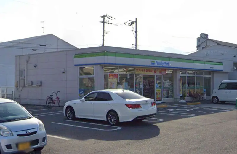 ファミリーマート 高知仲田町店まで徒歩4分、300