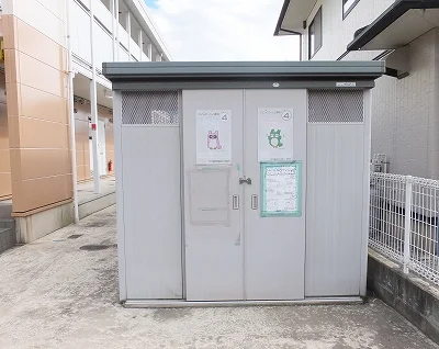 敷地内にゴミ庫が設置されておりゴミ捨てに便利です