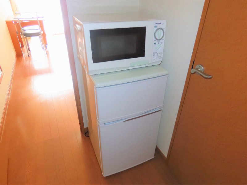 電子レンジ、冷蔵庫完備