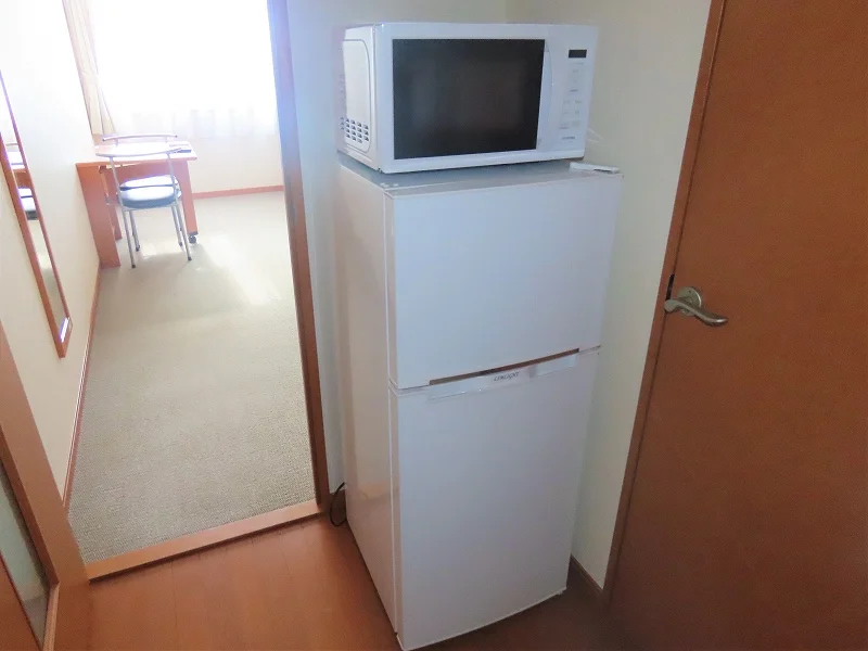 電子レンジ、冷蔵庫完備