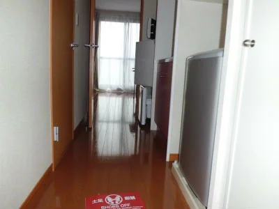 手前にキッチン、奥が居室です。