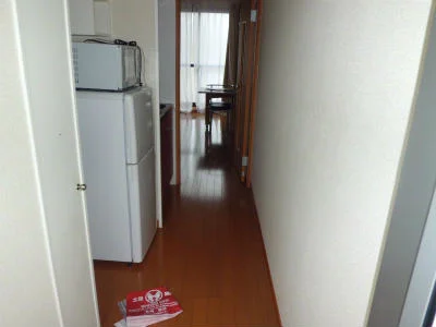 手前がキッチン。奥が居室です。