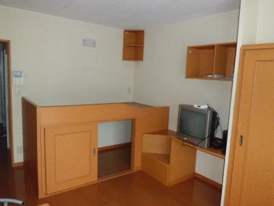 ベッドの下は収納になっています。