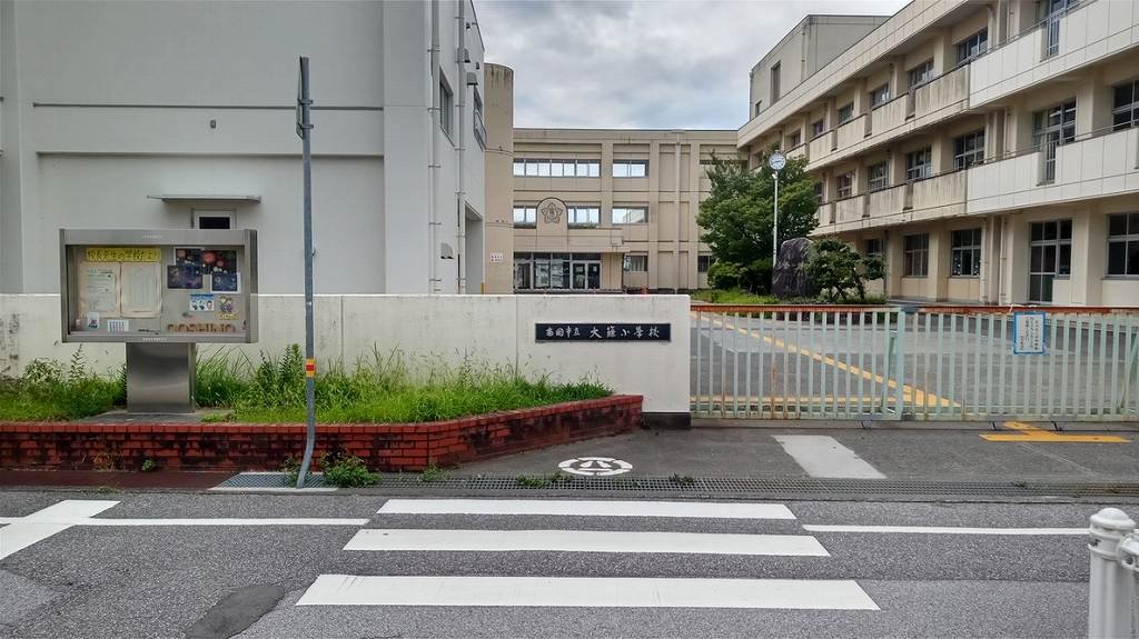 大篠小学校まで1350メートル（徒歩16分）