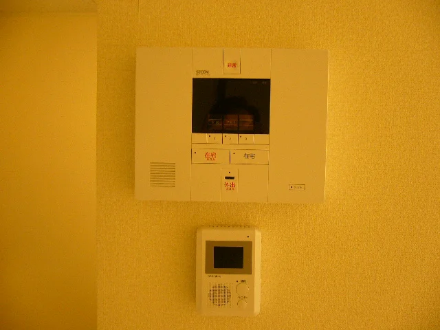 セキュリティーシステムとモニター付きインターホンです