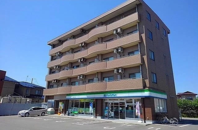 ファミリーマート茨島4丁目店まで400m