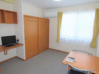 2階はカーペットのお部屋です