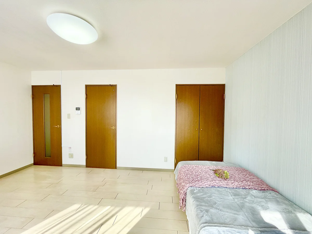 ※撮影用の観葉植物・食器調理器具・雑貨類等はございません。※図面・写真は現況優先。