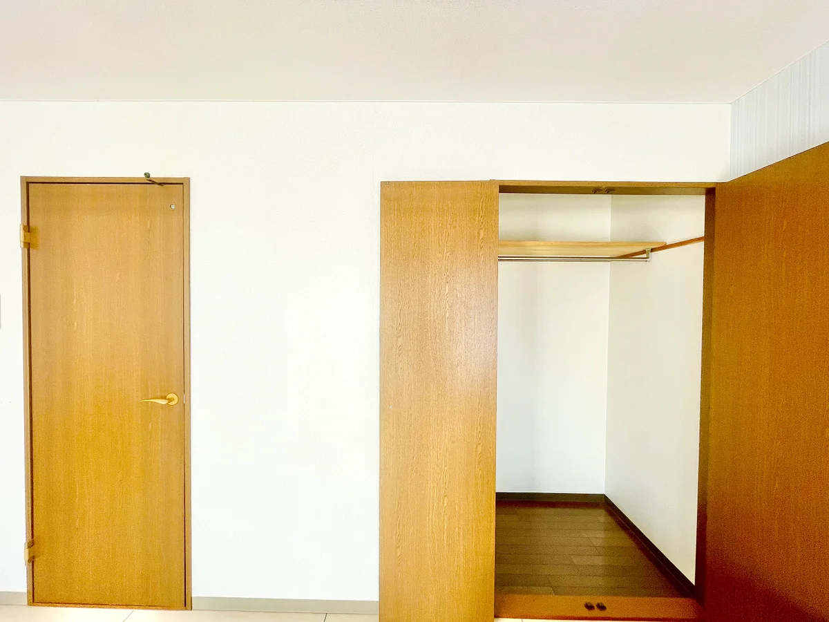 ※撮影用の観葉植物・食器調理器具・雑貨類等はございません。※図面・写真は現況優先。