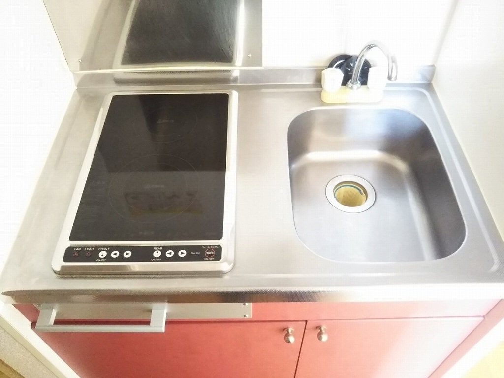 2口ラジエントヒーター付き。部屋により設備が異なる場合あり。
