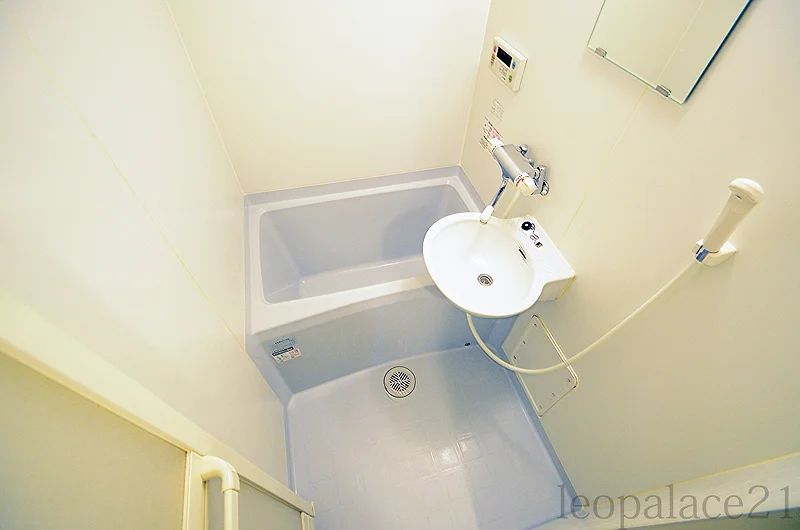 バス・トイレ別です。同タイプの写真です。