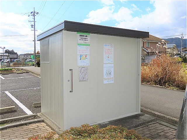 敷地内にゴミ庫が設置されておりゴミ捨てに便利です