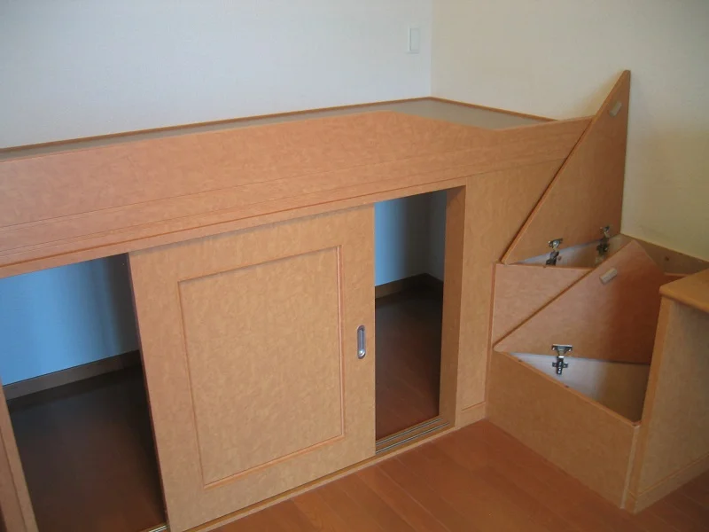 1階はフローリング、2階はじゅうたんです。