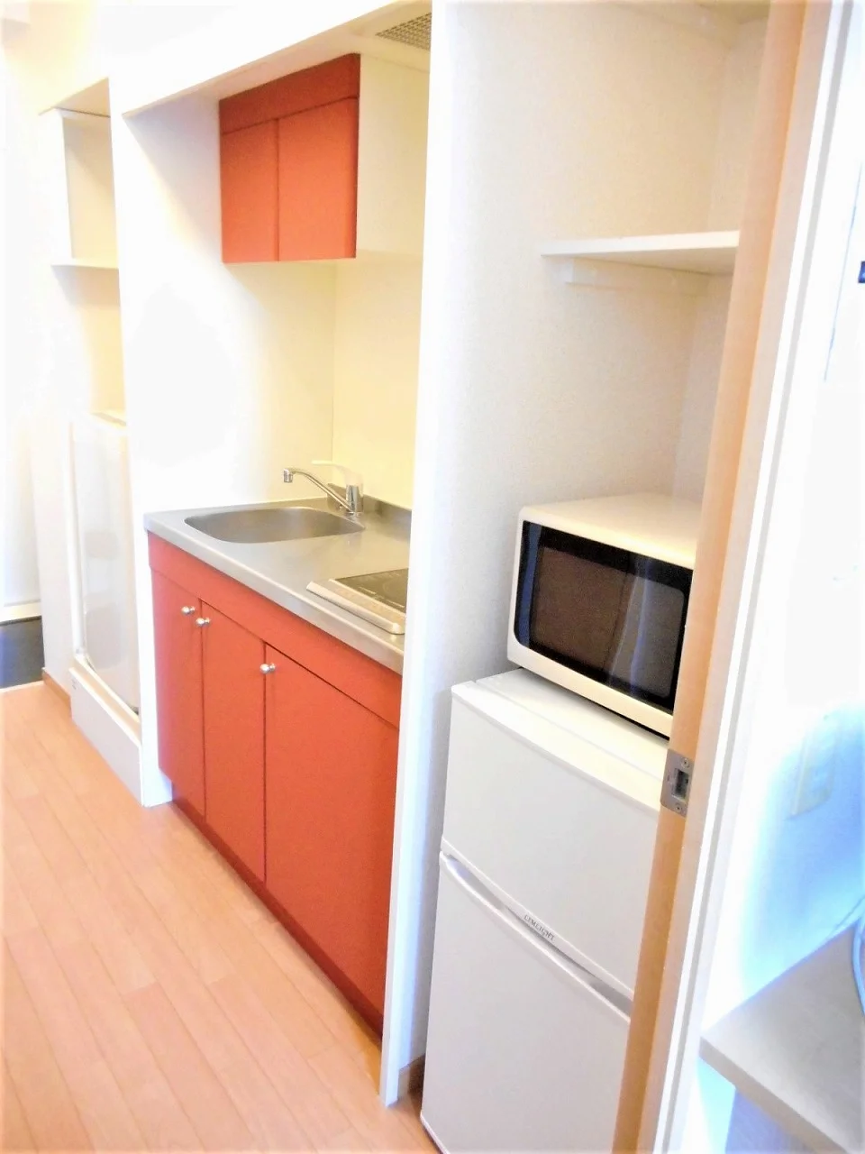 電子レンジ、冷蔵庫完備