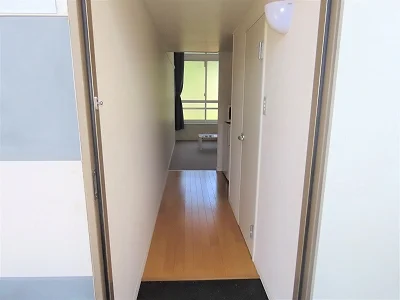 玄関からのアングルです