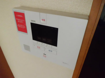 セコムのセキュリティシステム付。