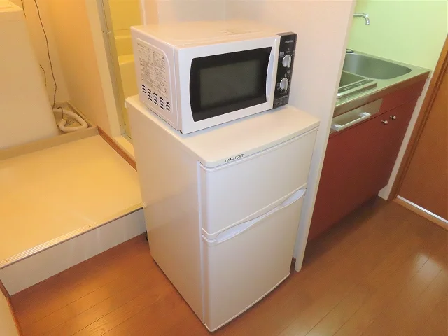 電子レンジ、冷蔵庫完備