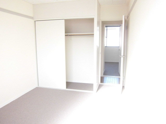 2Fは２部屋あります。　カーペット仕様です