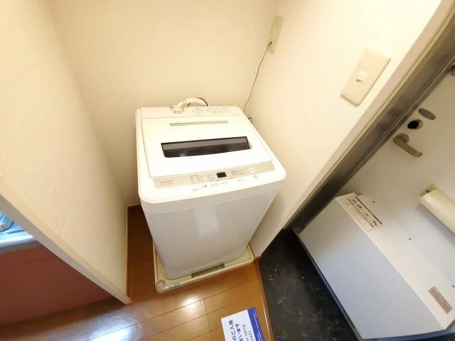 メーカーはお部屋によって異なります。