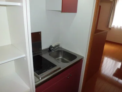 電気コンロ付。掃除のしやすい流し台です。