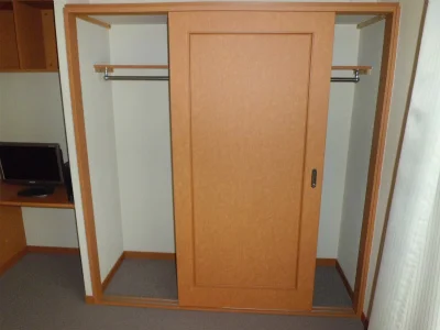 コート掛けられるクローゼット。