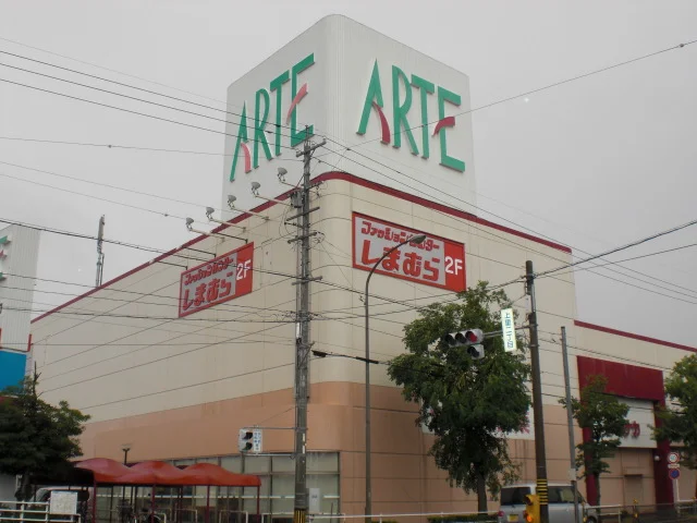 近くにスーパー、コンビニ有です。