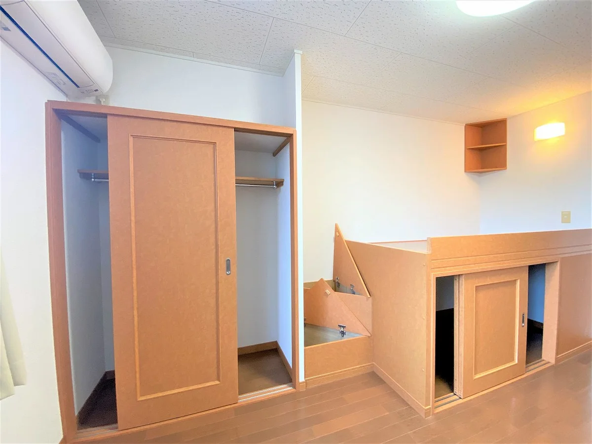 1階はフローリング、2階はじゅうたんです。