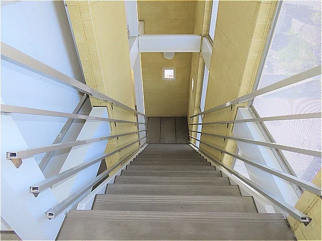 階段上からのアングルです