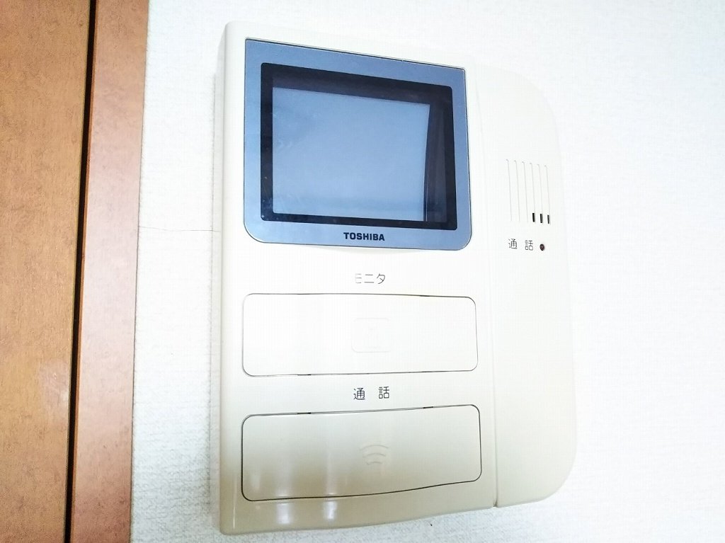 モニター付きインターホンで安心。同タイプの写真です。