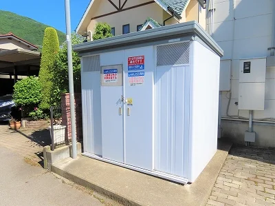 敷地内にゴミ庫が設置されておりゴミ捨てに便利です