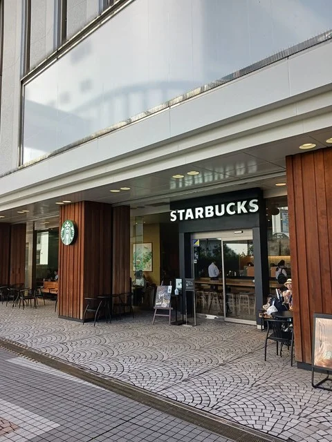 スターバックスまで750m