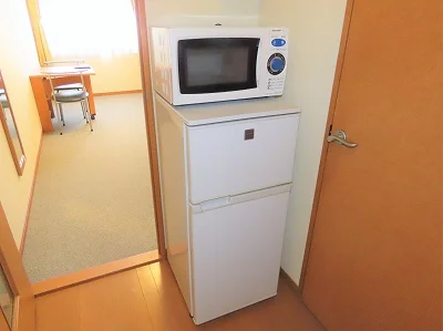 電子レンジ、冷蔵庫完備