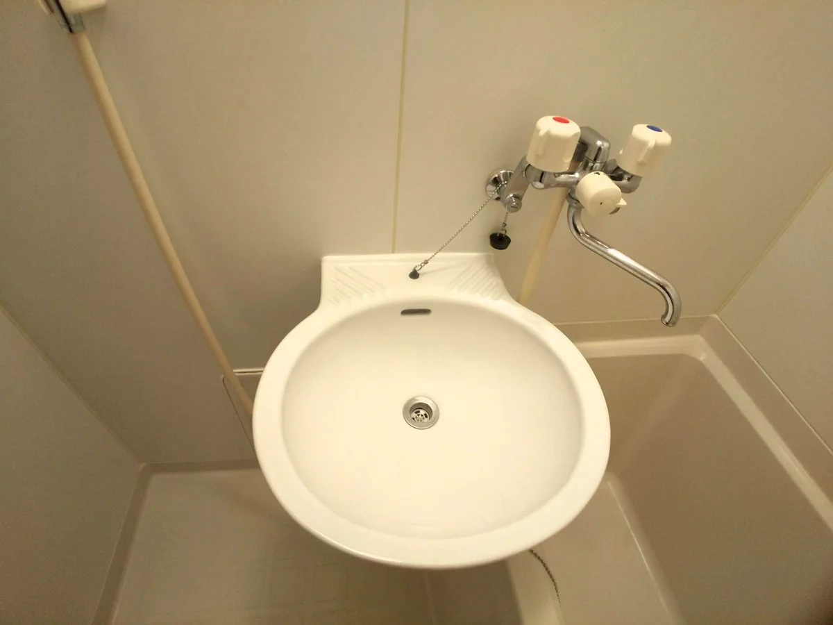 鏡を備え　準備のしやすい洗面台