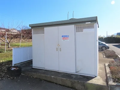 敷地内にゴミ庫が設置されておりゴミ捨てに便利です