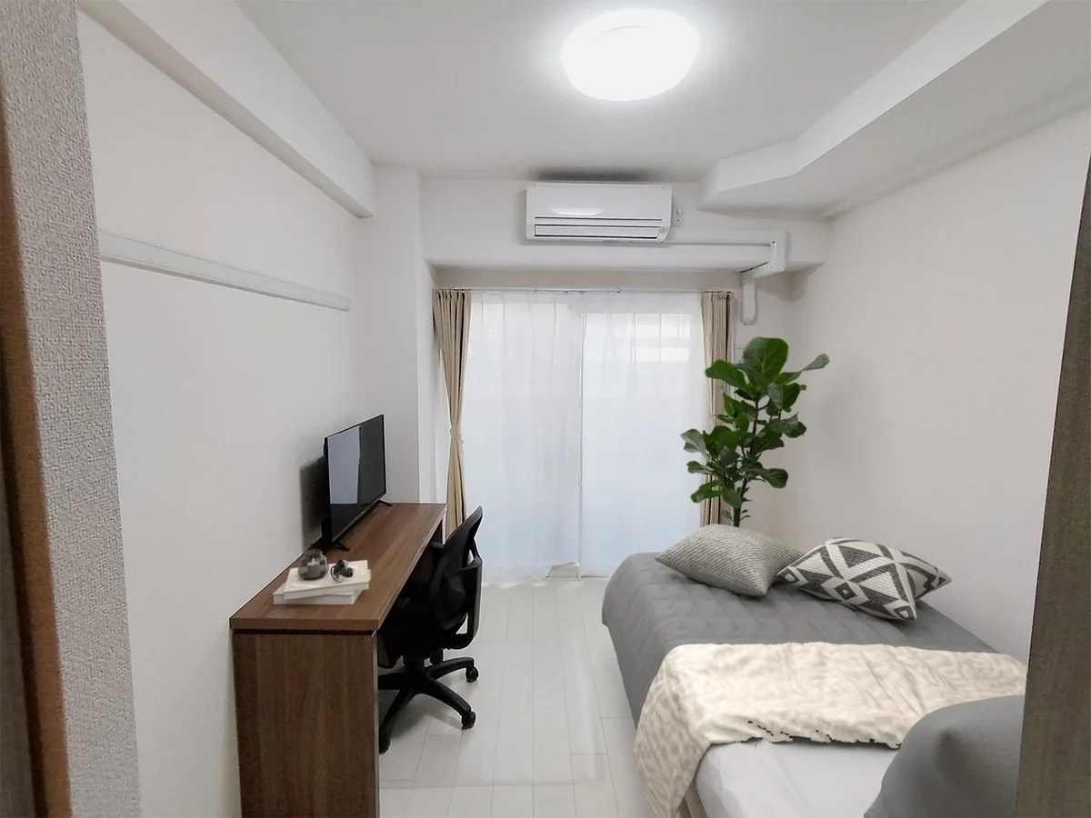 写真はお部屋のイメージです。ラグなどの室内装飾はございません。