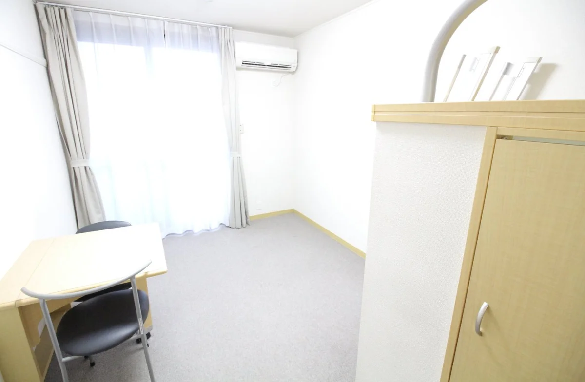 テーブルを折りたためば更にお部屋を広く使うことが出来ます♪