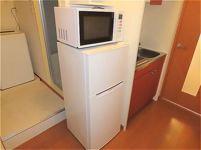 電子レンジ、冷蔵庫完備