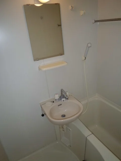 写真は204号室のものとなります。