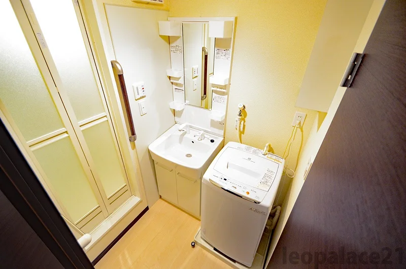 同シリーズの類似となります。現況を優先致します。