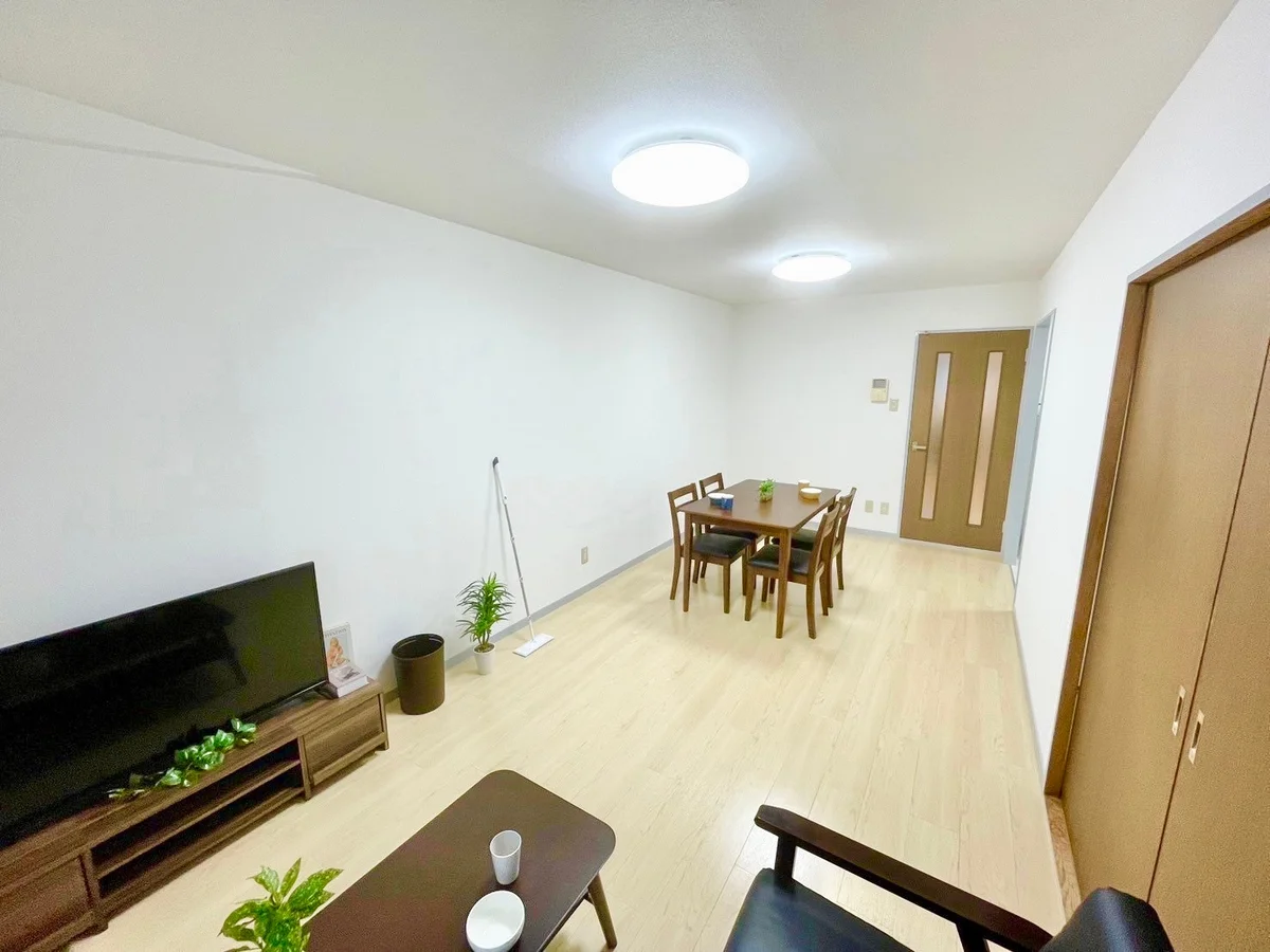 ※撮影用の観葉植物・食器調理器具・雑貨類等はございません。※図面・写真は現況優先。