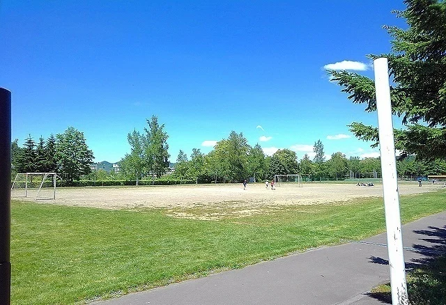 石山北公園まで800m