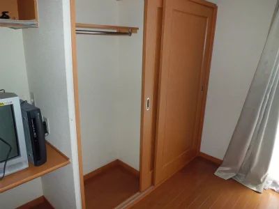 丈の長い服も掛けられます。