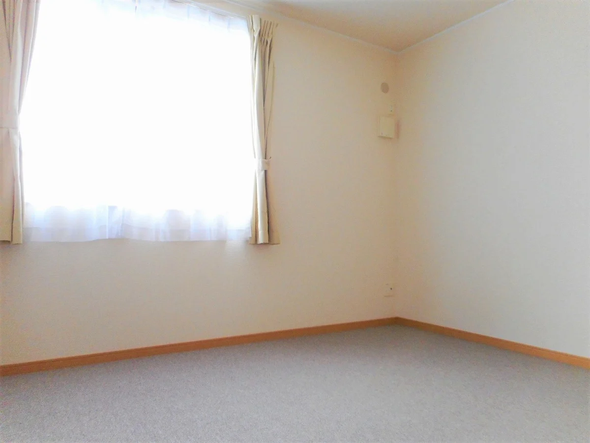 2階はカーペットのお部屋です