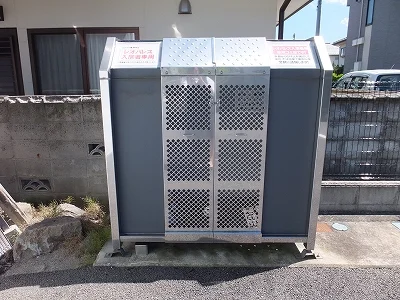 敷地内にゴミ庫が設置されておりゴミ捨てに便利です