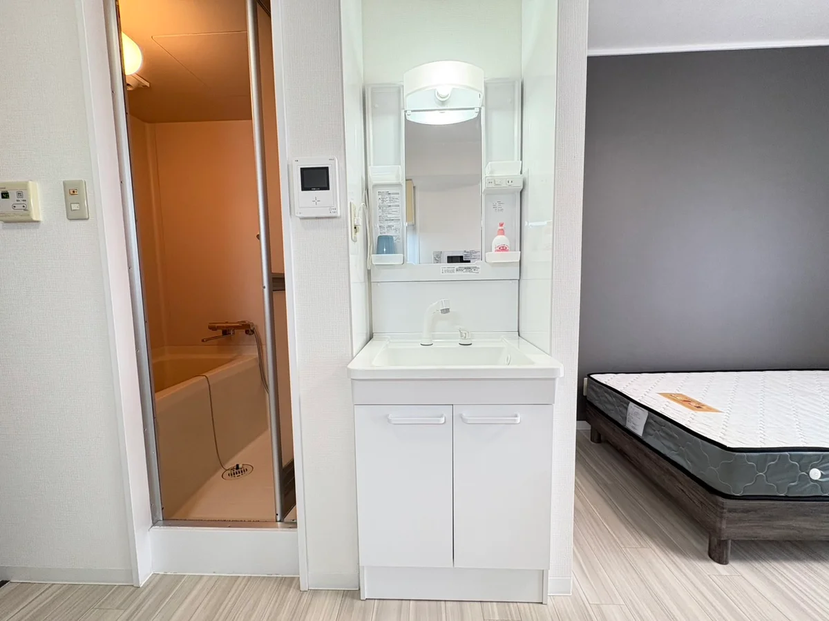 嬉しい独立洗面台付★☆忙しい朝でも余裕をもって身だしなみが整えることができます♪