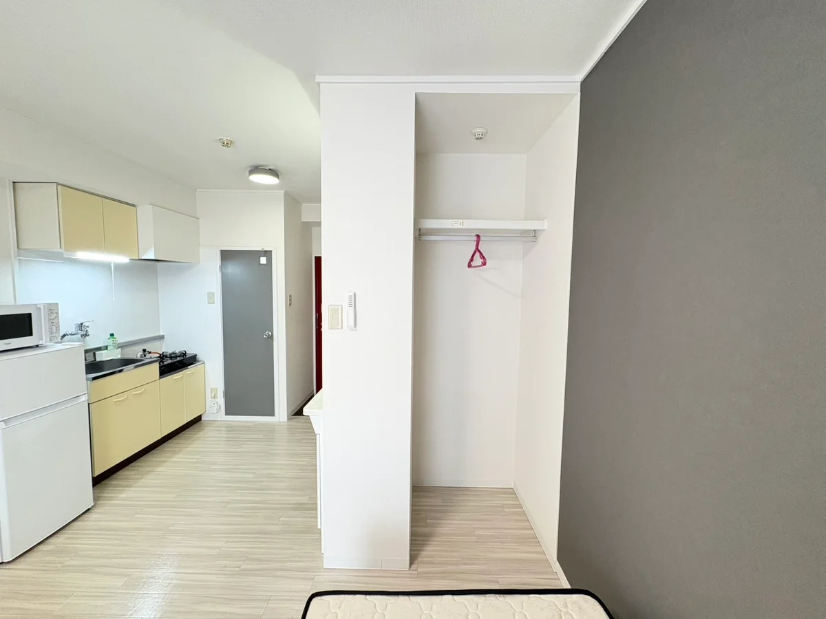 収納スペース有★☆長期滞在でも安心！！嬉しいポール付☆☆