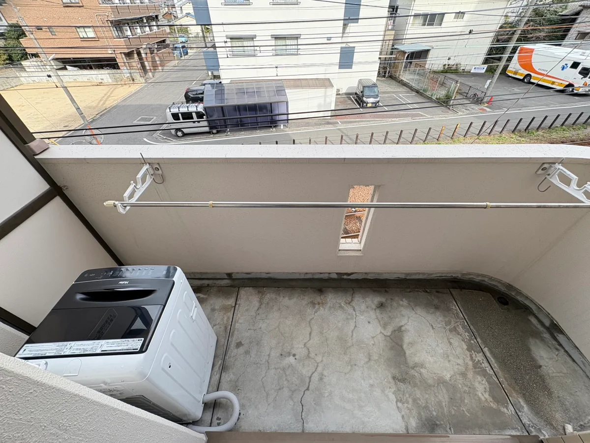 洗濯竿・スリッパ備え付☆入居中洗濯もできるので、コインランドリーに行かなくても大丈夫☆☆