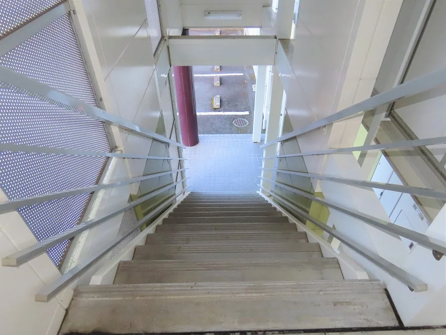 階段上からのアングルです